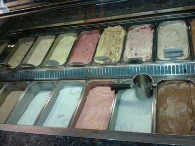 Eiscafe Fontanella Roberta