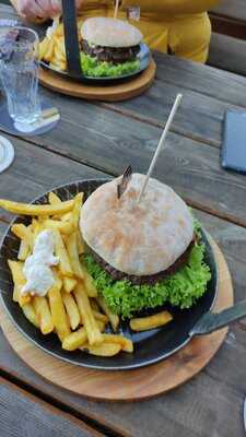 American Burger Lounge