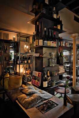 Ta Os Weinbar By Lausterer