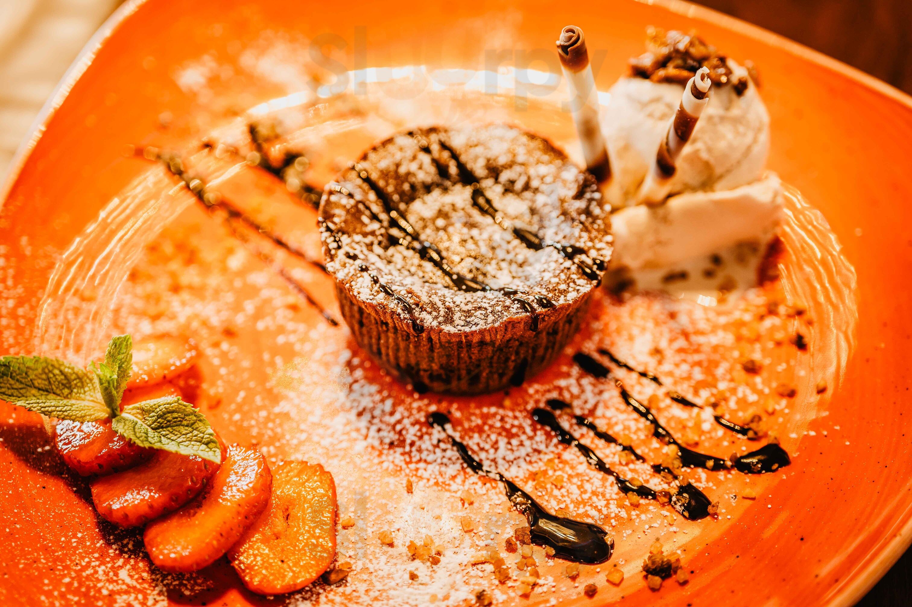 Scubo Cafe & Restaurant