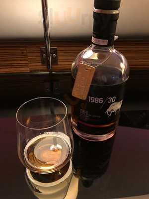 Plüsch Bar & Lounge