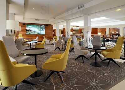 Plüsch Bar & Lounge