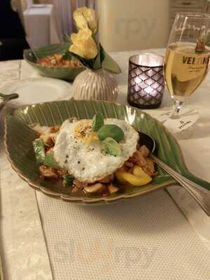 Red Chilli, Thailändische Spezialitäten