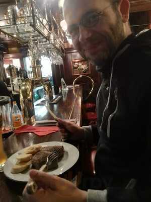 Aqui Pub & Bar Restaurant 