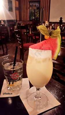 Aqui Pub & Bar Restaurant 