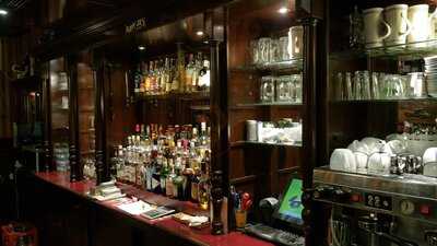 Aqui Pub & Bar Restaurant 