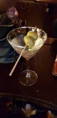 Aqui Pub & Bar Restaurant 