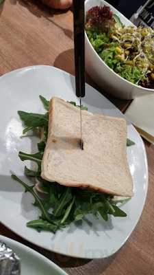 Henry's Restaurant & Bar