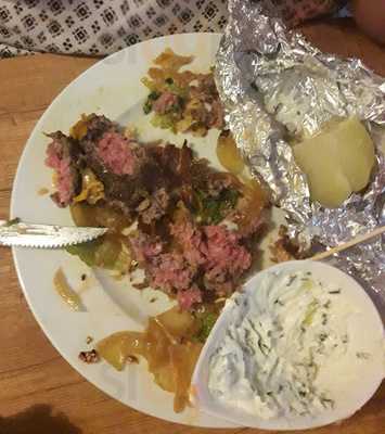 Henry's Restaurant & Bar