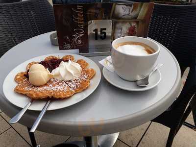 Charlotta Ampezzan Eiscafe