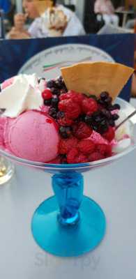 Charlotta Ampezzan Eiscafe