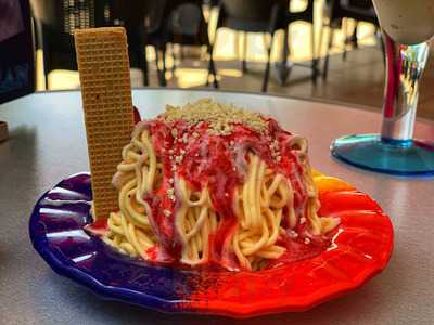 Charlotta Ampezzan Eiscafe