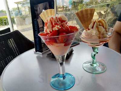 Charlotta Ampezzan Eiscafe