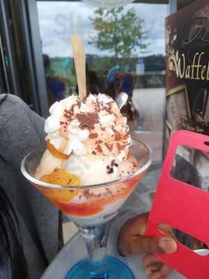 Charlotta Ampezzan Eiscafe