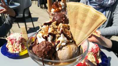 Charlotta Ampezzan Eiscafe