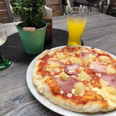 Cafe Uv Im Winzerhof