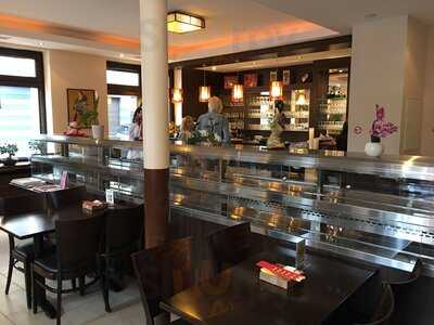 Sakura Running Sushi