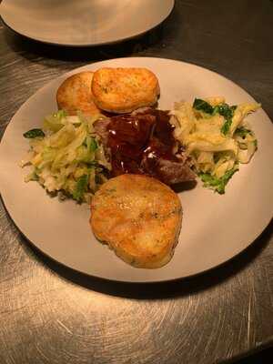 Finns Wine & Kitchen