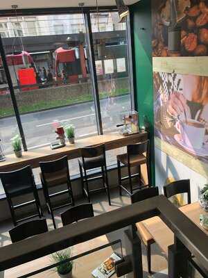 Small's & Tall's Cafe