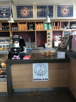 Small's & Tall's Cafe