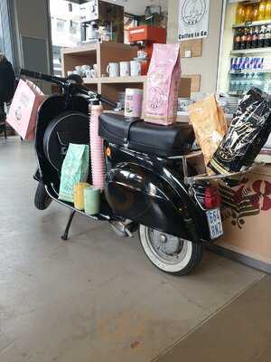 Small's & Tall's Cafe