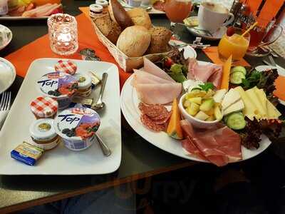 Zelle  Bar & Kitchen