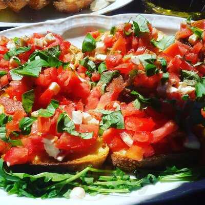 Luise Café & Weinbar