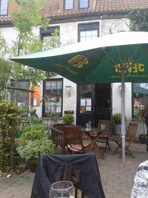 Mayas Café & Bistro