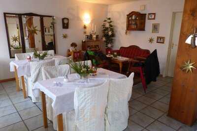 Mayas Café & Bistro