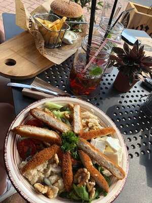 Mamas Cafe Papas Pub