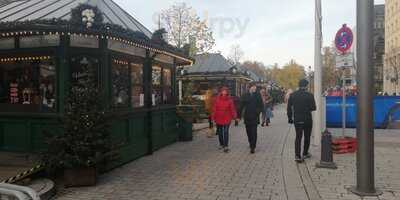 Manhattan Restaurant & Bar