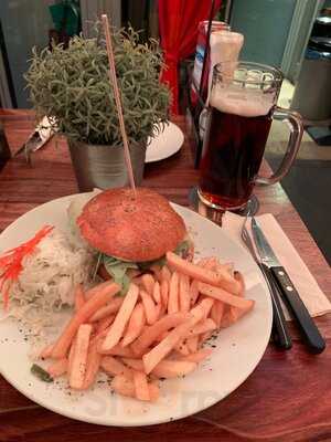 Manhattan Restaurant & Bar