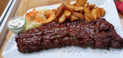 Manhattan Restaurant & Bar