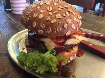 Bearsalad / Kumpir & Colins Hamburger