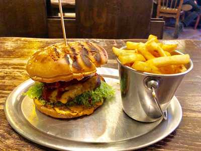 Bearsalad / Kumpir & Colins Hamburger