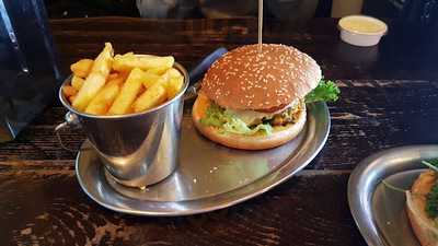 Bearsalad / Kumpir & Colins Hamburger