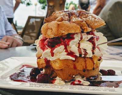 Eis Café Ra Luna, Das Stimmt Nicht, Ist Geöffnet.