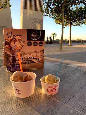 Eis Café Ra Luna, Das Stimmt Nicht, Ist Geöffnet.