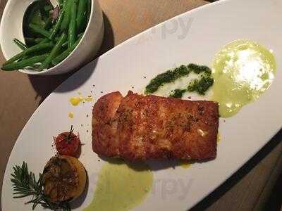 Branche Restaurant, Bar & Lounge