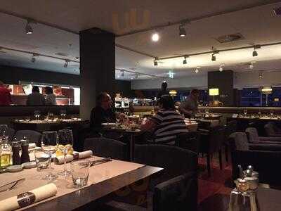 Branche Restaurant, Bar & Lounge