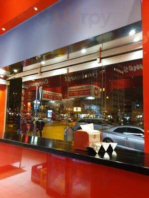 Weltmeister Currywurst & Pommes