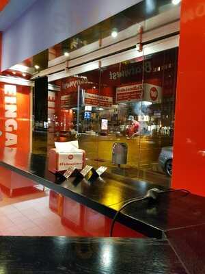 Weltmeister Currywurst & Pommes