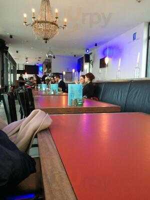 Kit Kunst-im-tunnel Café