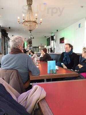 Kit Kunst-im-tunnel Café