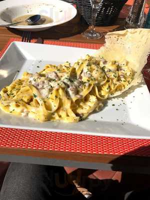 Unique Café Lounge Bar