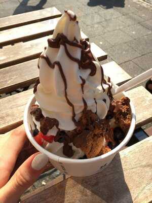 Shiyogu Frozen Yogurt Inh. Rifaz Reyal