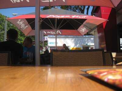 Pizza Hut Frankfurt, Zoo