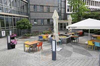 La Cantine Cafe & Bistro