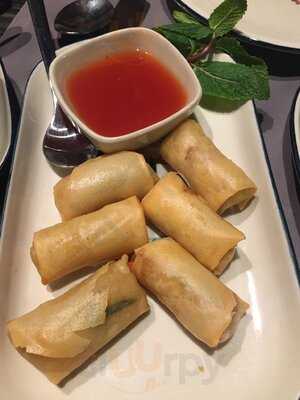 Lay Thai Restaurant & Lounge