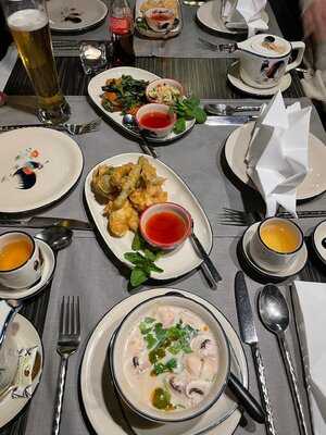 Lay Thai Restaurant & Lounge